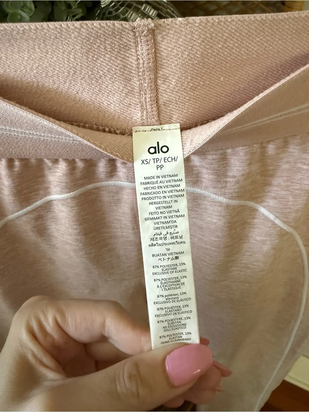 NWOT ALO Yoga Pink Quartz Heart Throb Leggings